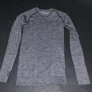 Lululemon long sleeve size 6